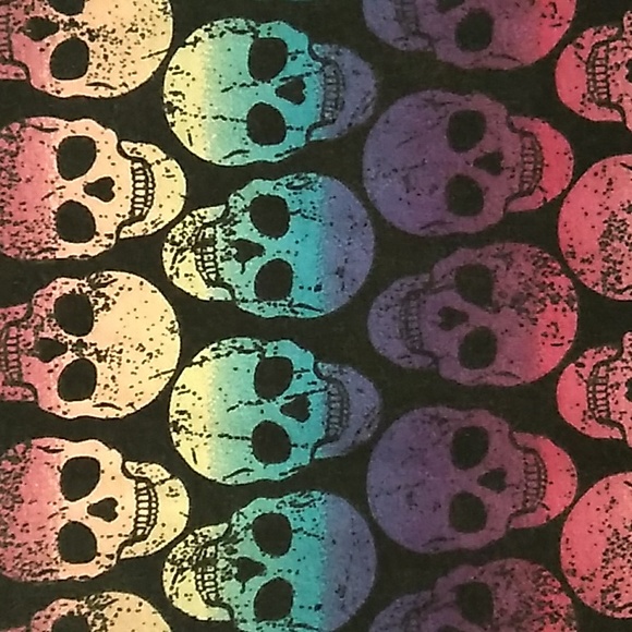 No Boundaries skull top. - Picture 2 of 8